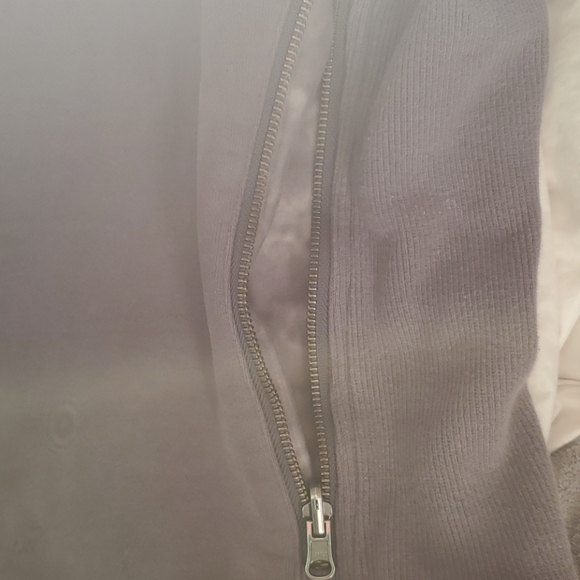 Lulu lemon 🍋 amazing jacket... - Picture 4 of 5